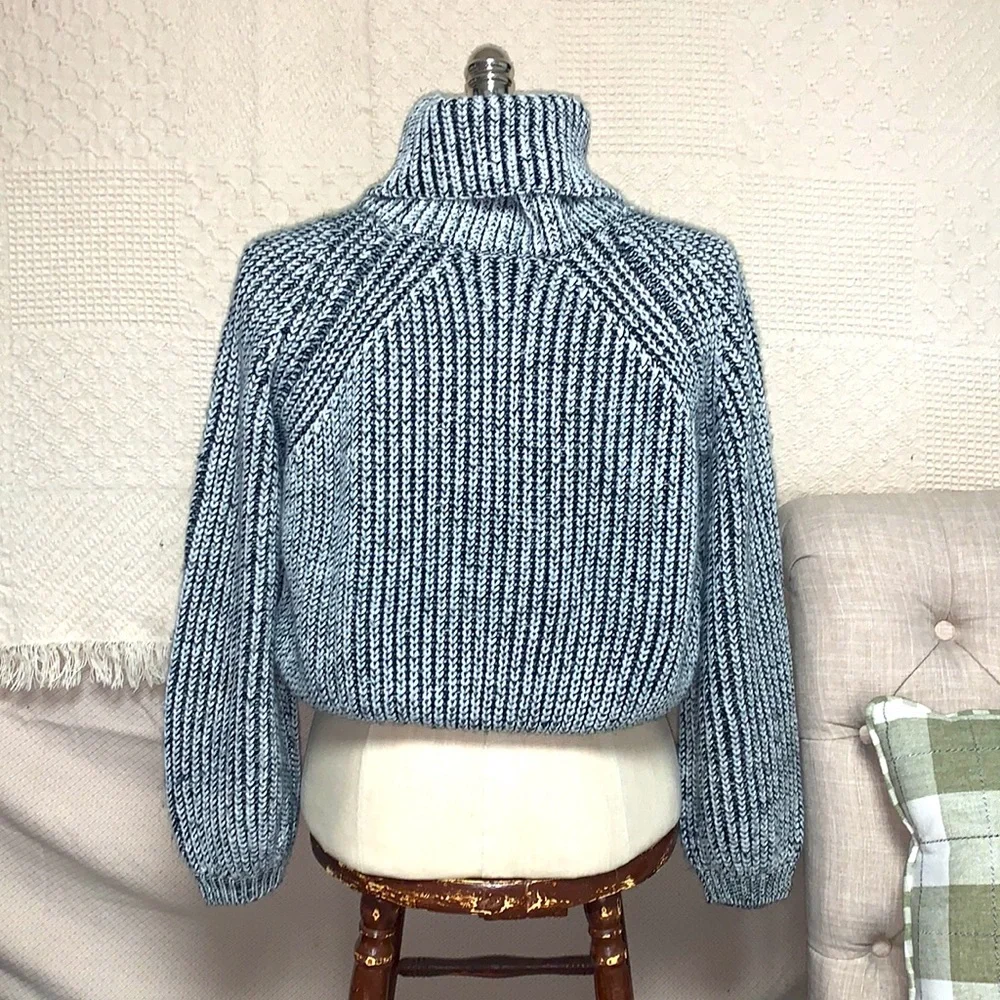 Gorgeous {LF} Cropped Sweater - Picture 4 of 6